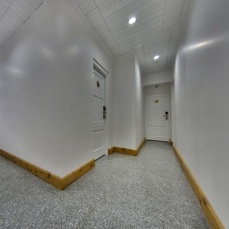 Hotel Metropolis Srīnagar Kültér fotó