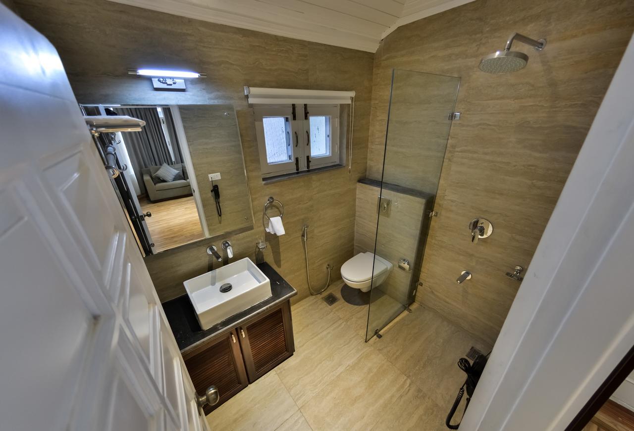 Hotel Metropolis Srīnagar Kültér fotó