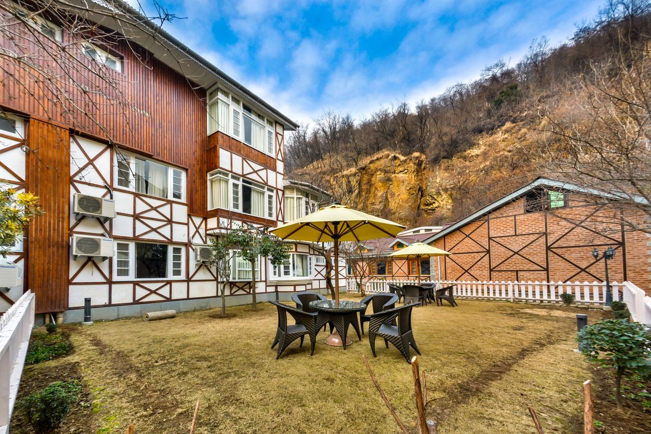 Hotel Metropolis Srīnagar Kültér fotó