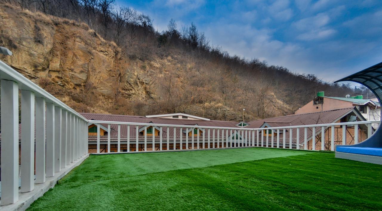 Hotel Metropolis Srīnagar Kültér fotó
