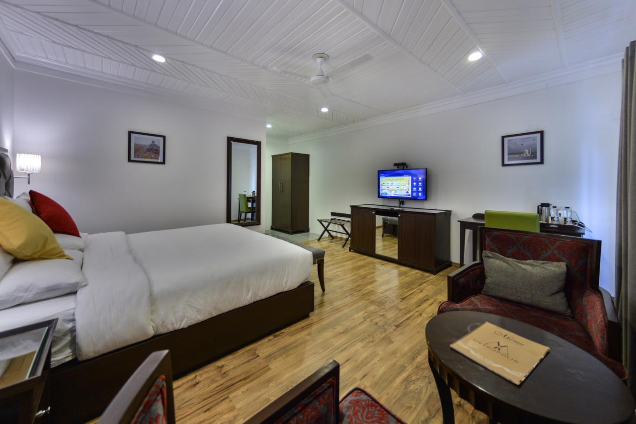 Hotel Metropolis Srīnagar Kültér fotó