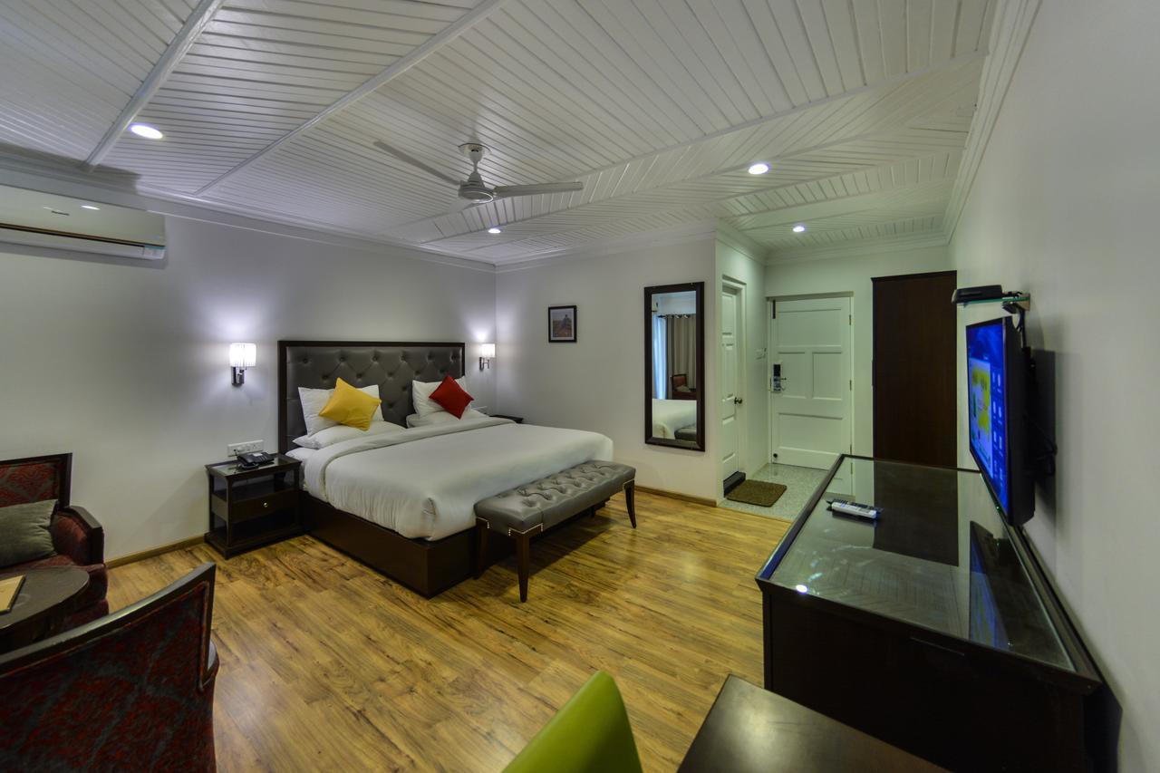 Hotel Metropolis Srīnagar Kültér fotó