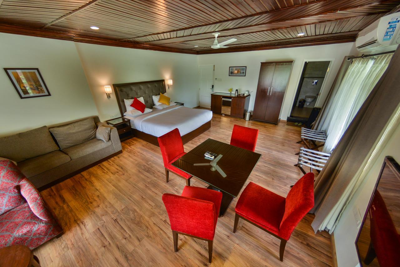Hotel Metropolis Srīnagar Kültér fotó