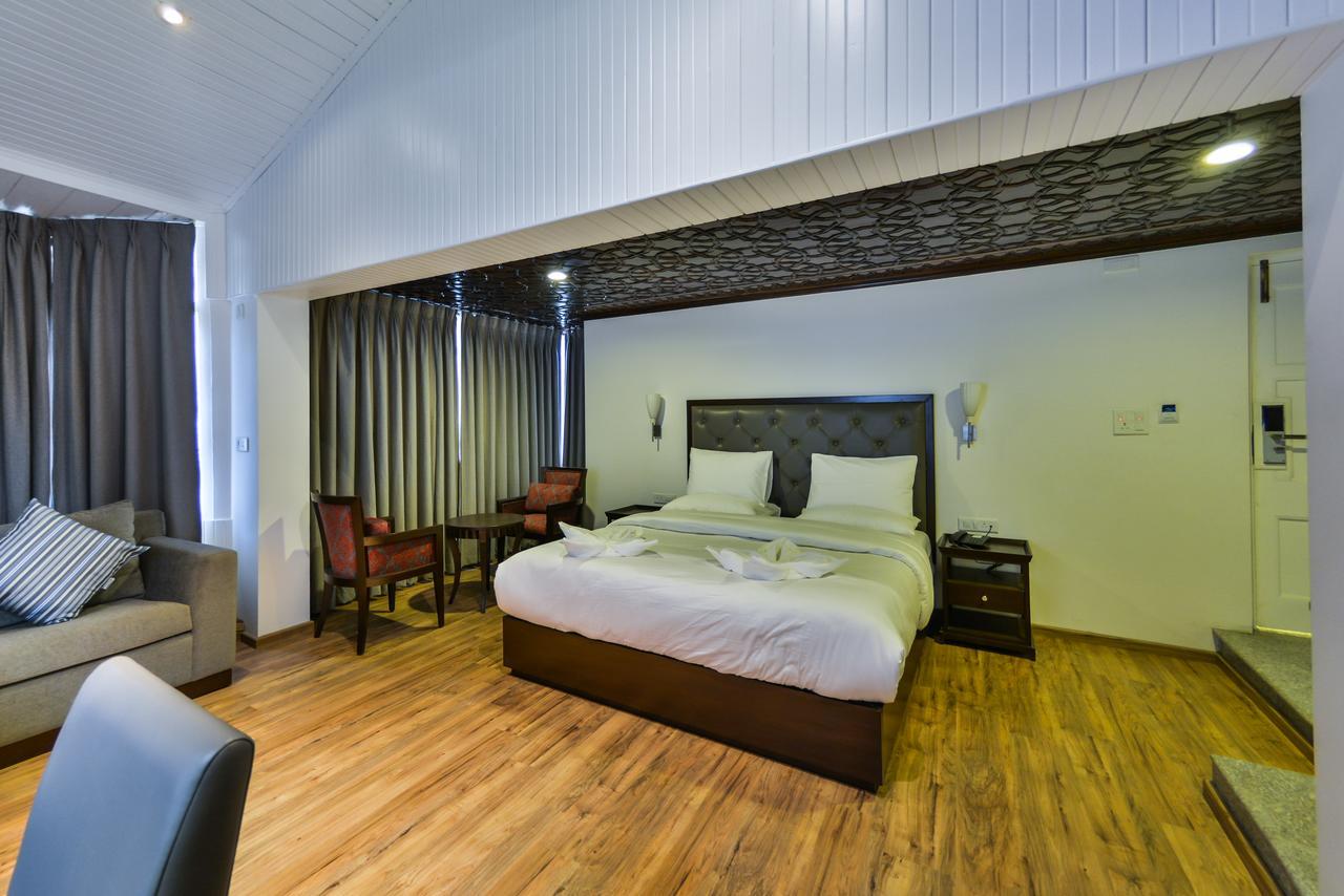 Hotel Metropolis Srīnagar Kültér fotó