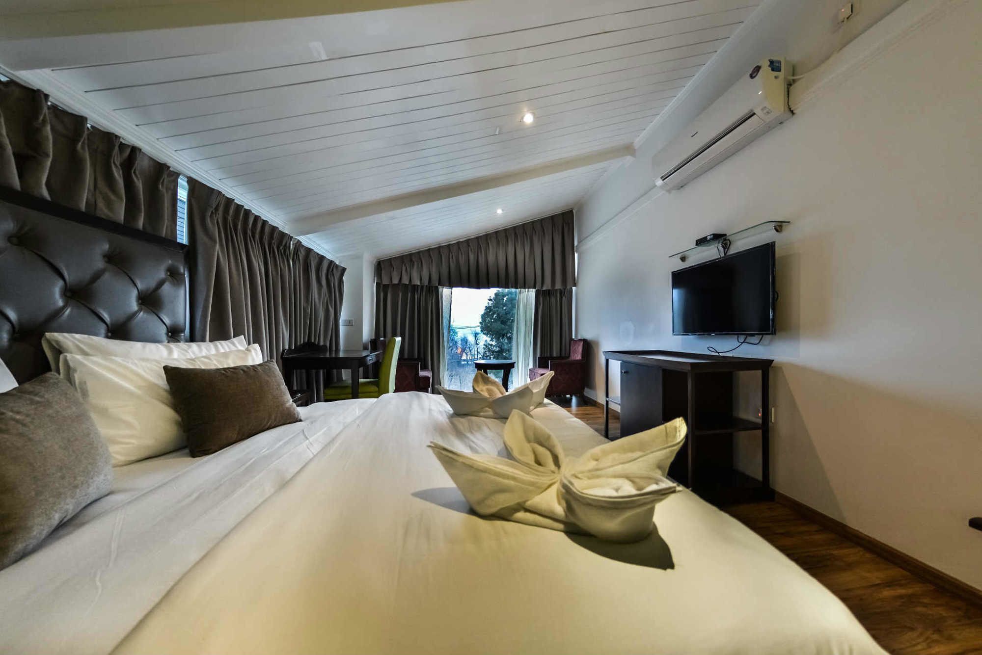 Hotel Metropolis Srīnagar Kültér fotó