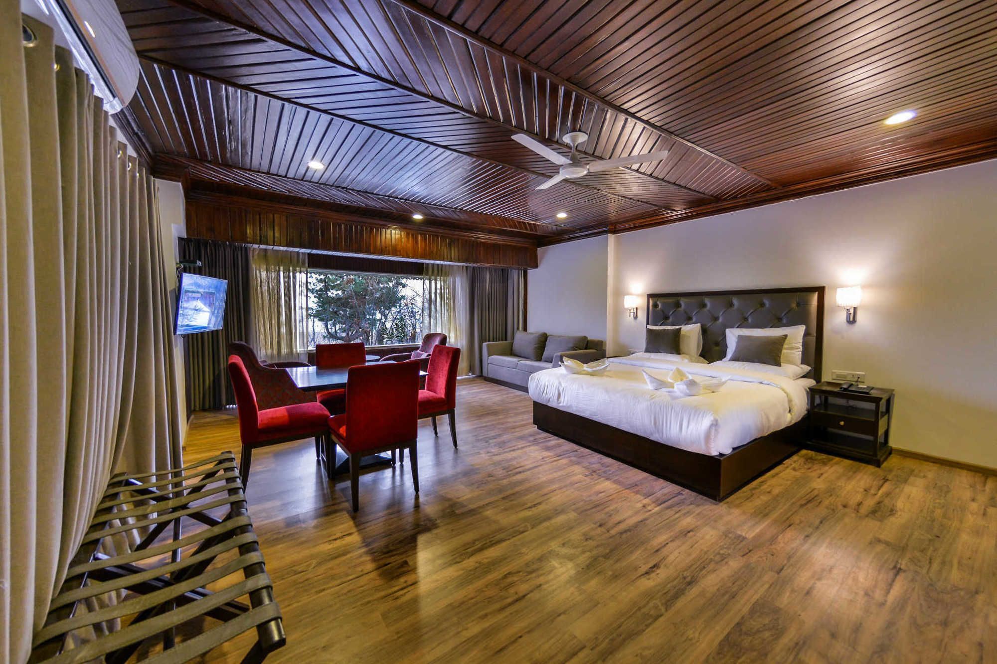 Hotel Metropolis Srīnagar Kültér fotó