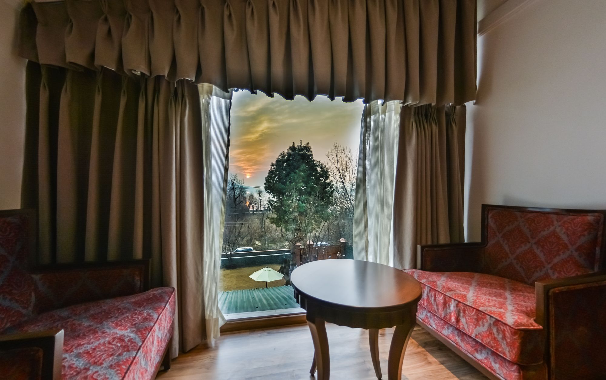 Hotel Metropolis Srīnagar Kültér fotó