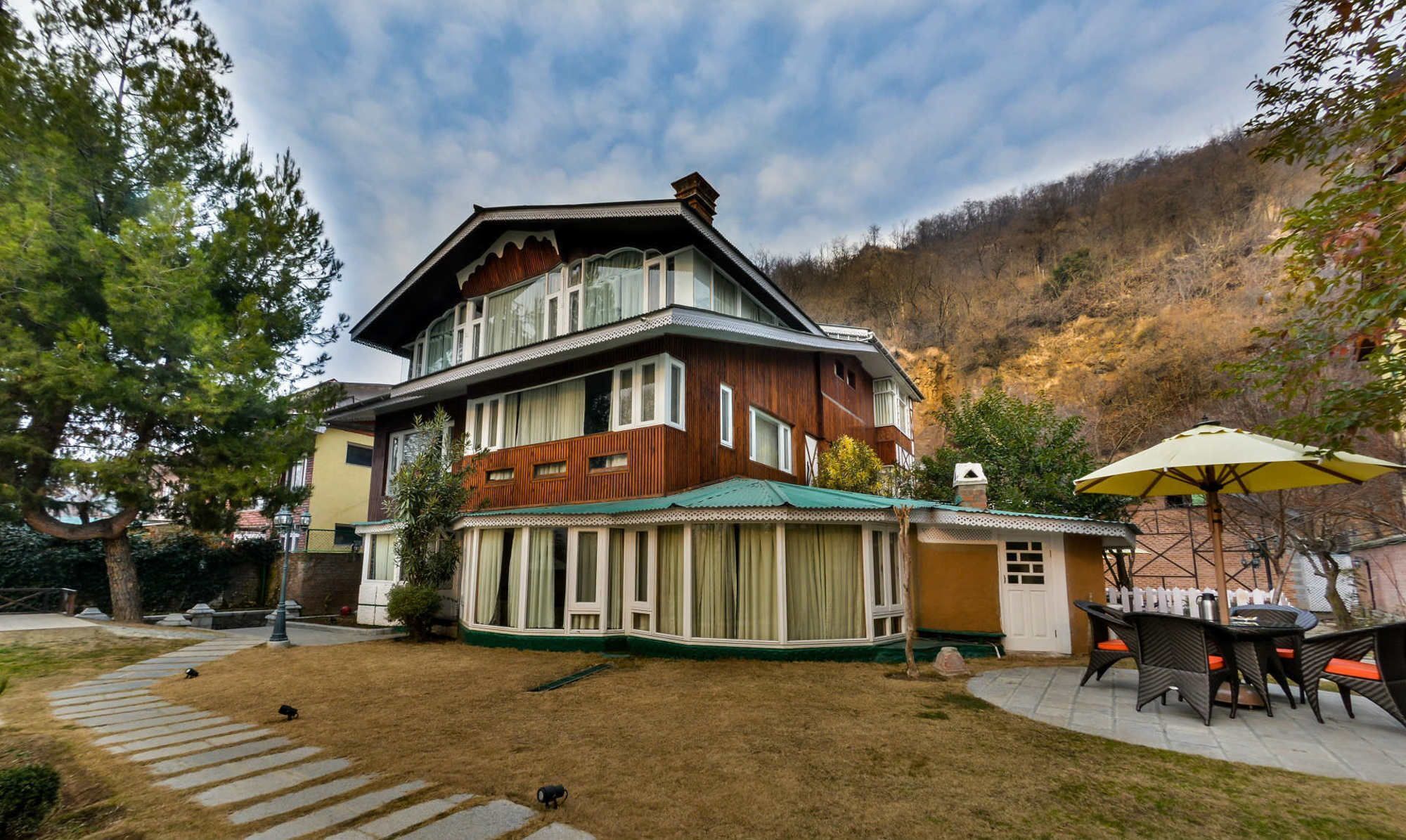 Hotel Metropolis Srīnagar Kültér fotó